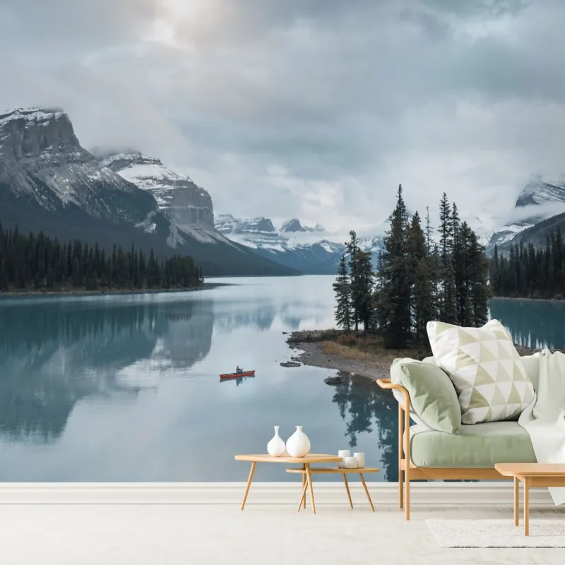 Fototapeta spokojne alpejskie jezioro z wyspą i kajakiem