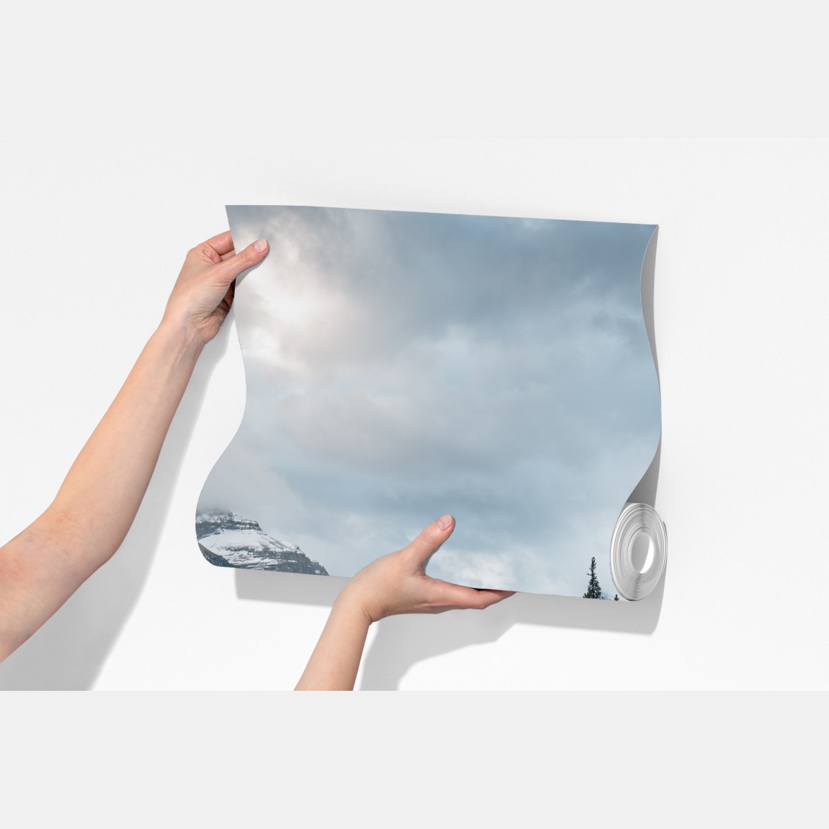 Fototapeta spokojne alpejskie jezioro z wyspą i kajakiem – Wallissimo® Fototapeta spokojne alpejskie jezioro z wyspą i kajakiem – Wallissimo®