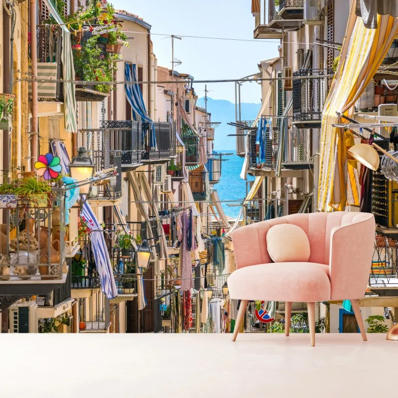 Fototapeta słoneczna uliczka nad morzem z widokiem na zatokę