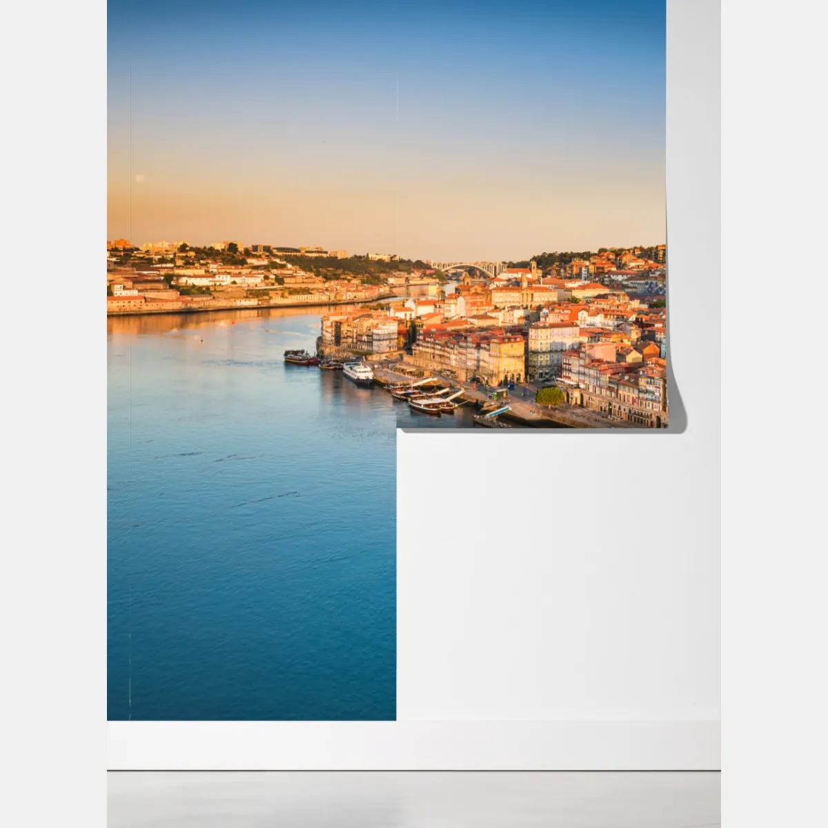 Fototapeta słoneczna panorama nabrzeża Porto o zachodzie słońca – Wallissimo® Fototapeta słoneczna panorama nabrzeża Porto o zachodzie słońca – Wallissimo®