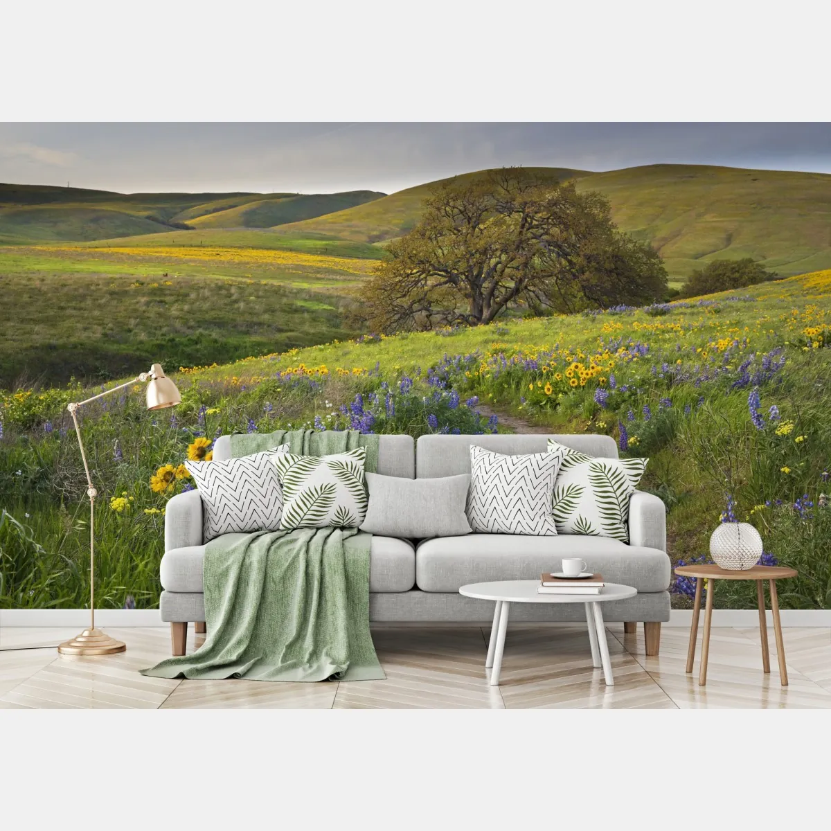 Fototapeta ścieżka przez złotą łąkę z dzikimi kwiatami – Wallissimo® Fototapeta ścieżka przez złotą łąkę z dzikimi kwiatami – Wallissimo®