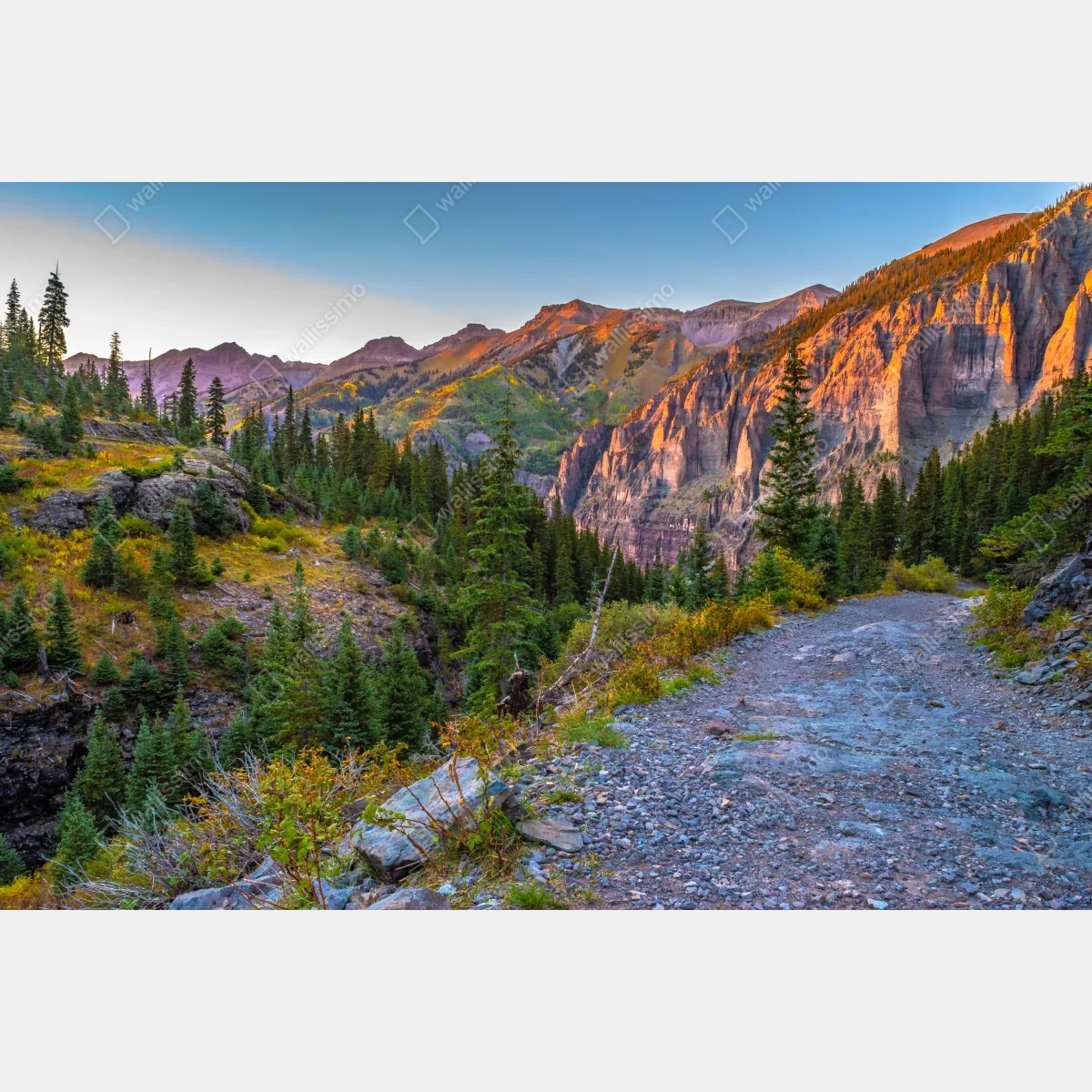 Fototapeta alpejski szlak o zachodzie słońca – Wallissimo® Fototapeta alpejski szlak o zachodzie słońca – Wallissimo®