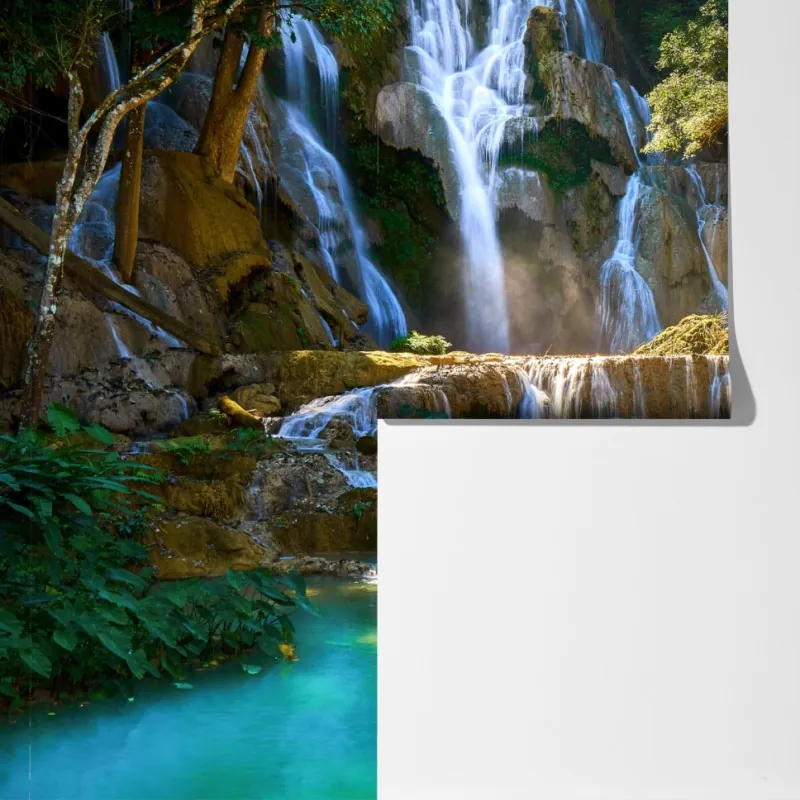 Fototapeta turkusowy wodospad w bujnym lesie – Wallissimo® Fototapeta turkusowy wodospad w bujnym lesie – Wallissimo®