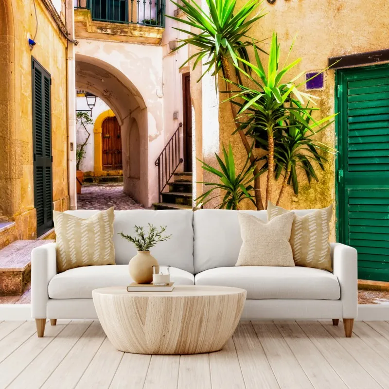 Fototapeta słoneczna śródziemnomorska uliczka z zielonymi okiennicami