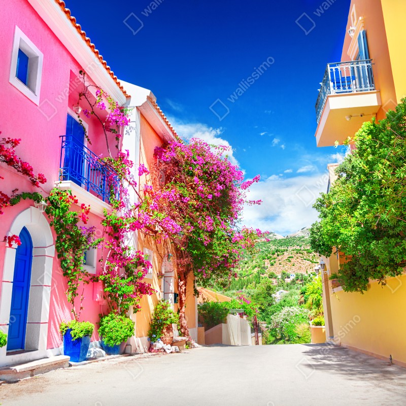 Fototapeta kolorowa uliczka na Kefalonii – Wallissimo® Fototapeta kolorowa uliczka na Kefalonii – Wallissimo®
