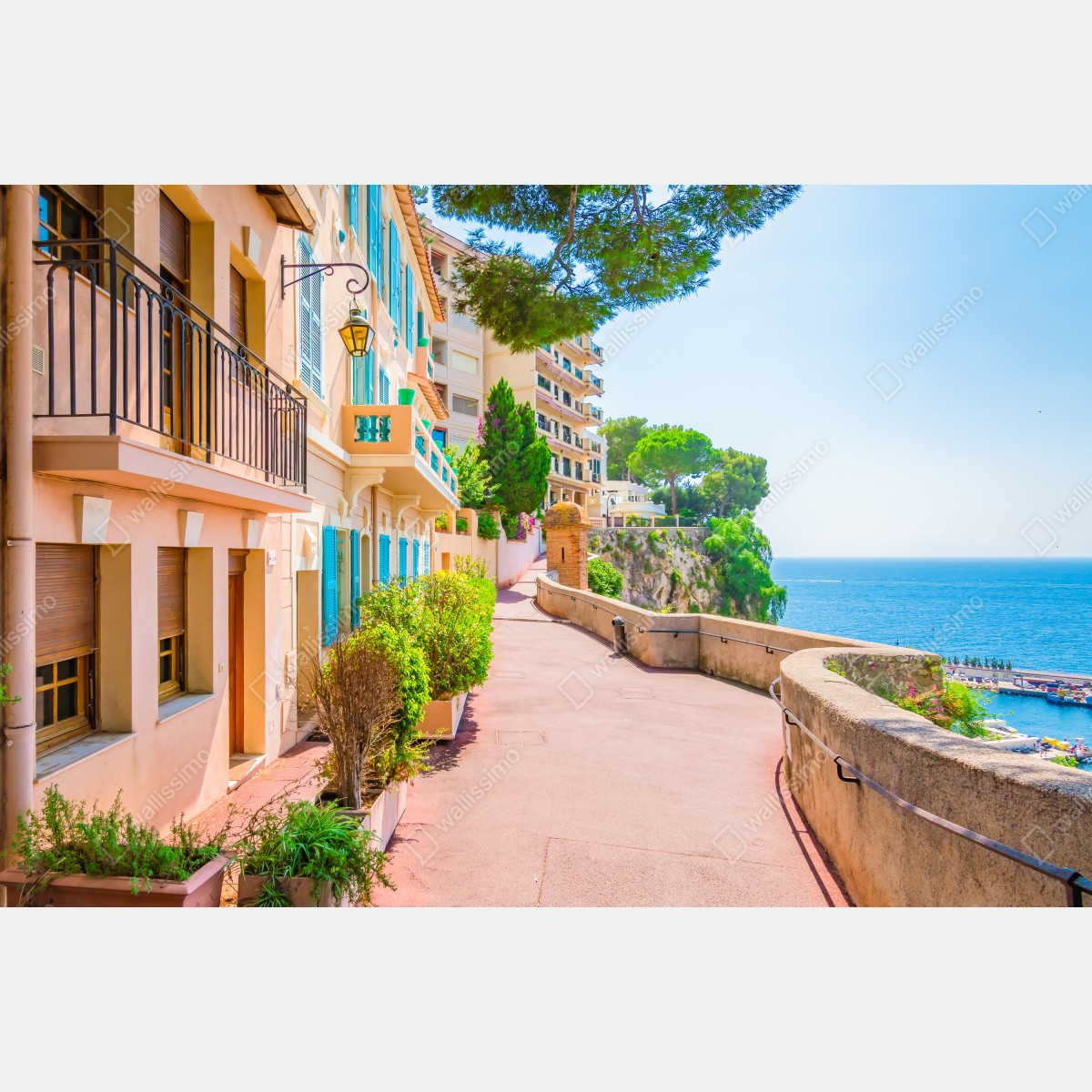 Fototapeta śródziemnomorska promenada z pastelowymi kamienicami – Wallissimo® Fototapeta śródziemnomorska promenada z pastelowymi kamienicami – Wallissimo®