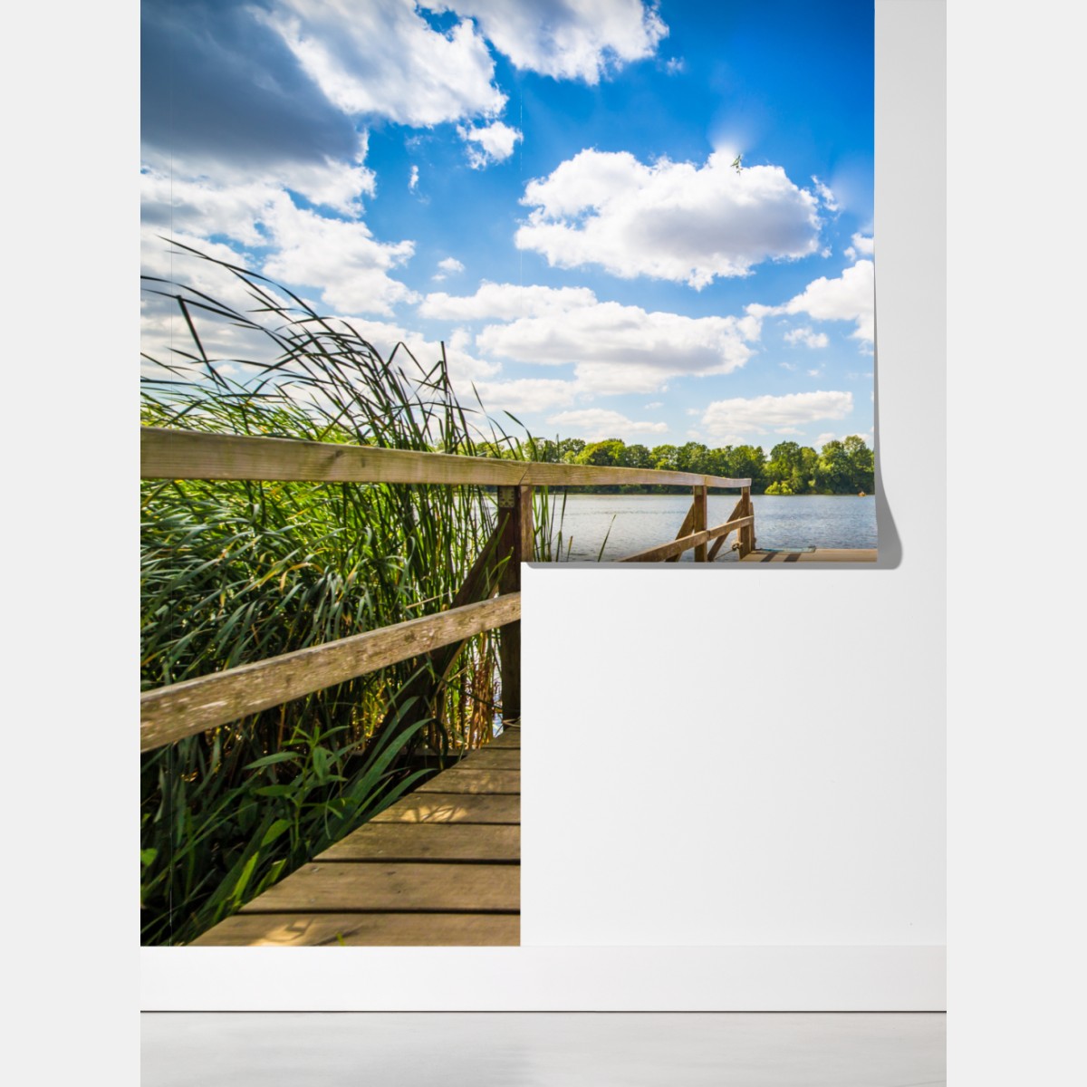 Fototapeta słoneczny pomost nad jeziorem – Wallissimo® Fototapeta słoneczny pomost nad jeziorem – Wallissimo®