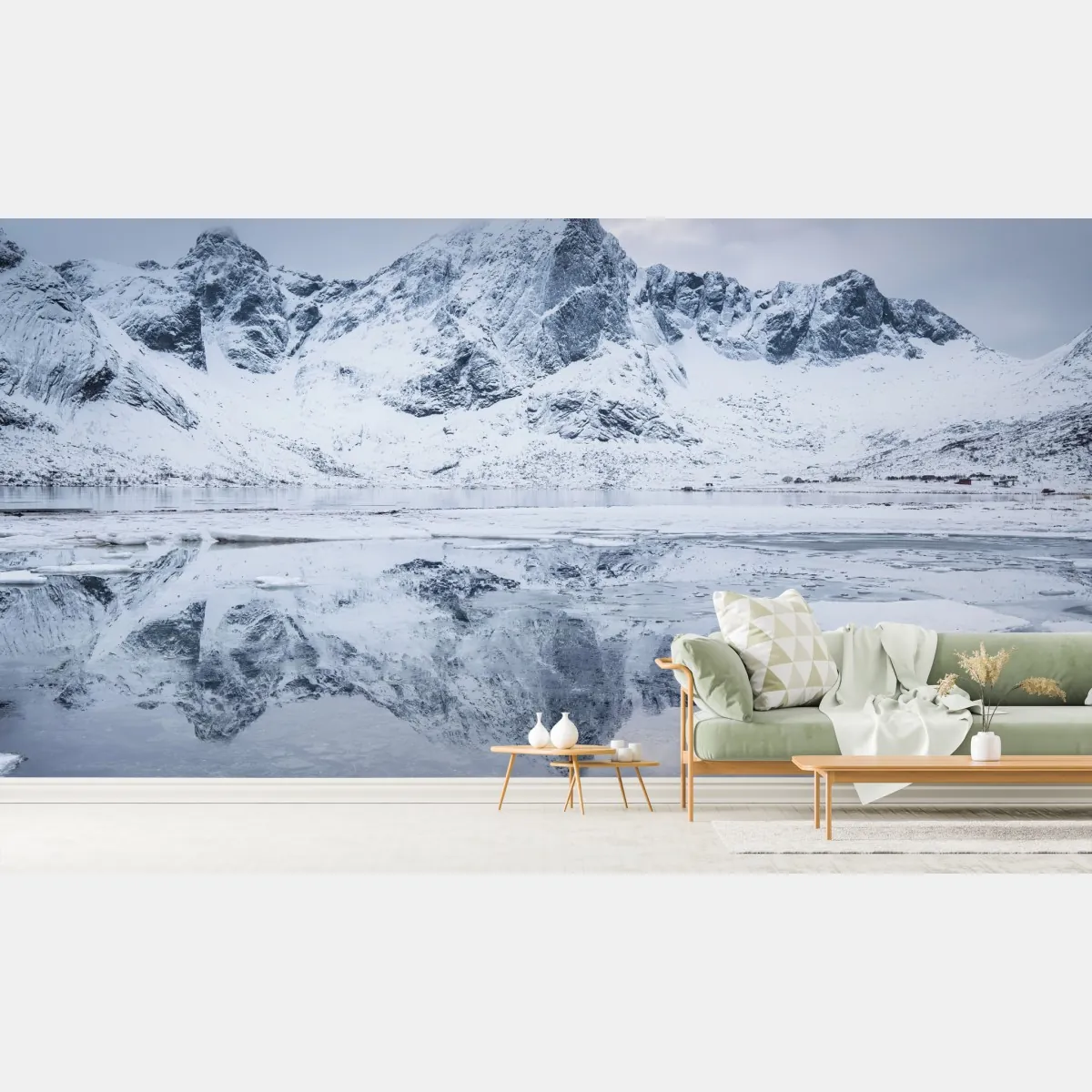 Fototapeta śnieżne odbicie górskie w Norwegii – Wallissimo® Fototapeta śnieżne odbicie górskie w Norwegii – Wallissimo®