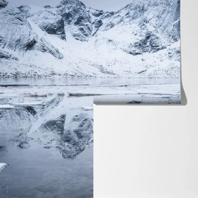 Fototapeta śnieżne odbicie górskie w Norwegii – Wallissimo® Fototapeta śnieżne odbicie górskie w Norwegii – Wallissimo®