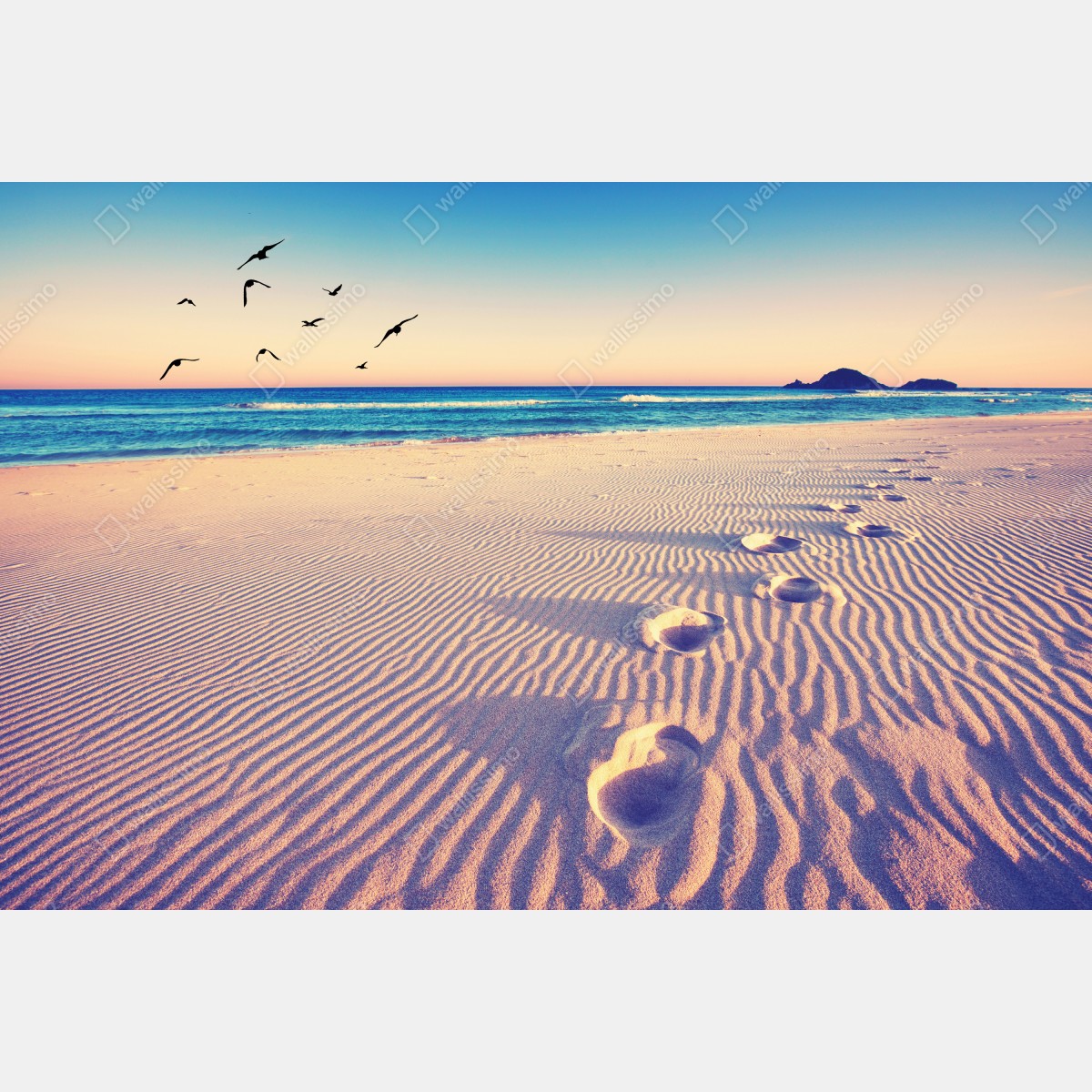 Fototapeta magiczne odciski na letniej plaży – Wallissimo® Fototapeta magiczne odciski na letniej plaży – Wallissimo®