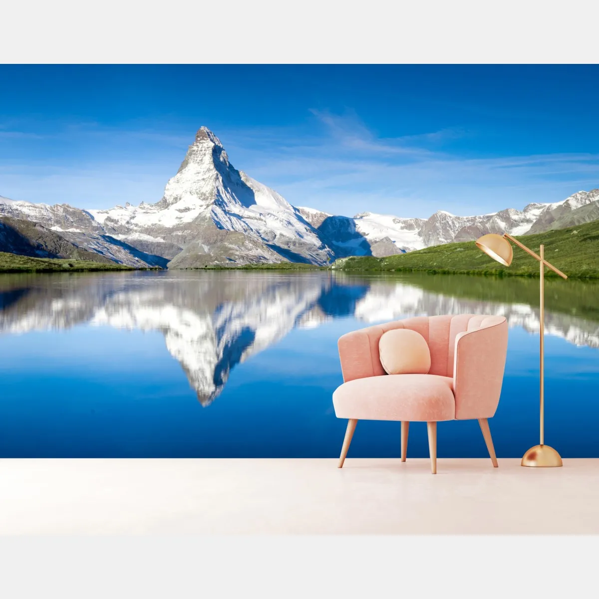 Fototapeta majestatyczne odbicie góry nad alpejskim jeziorem – Wallissimo® Fototapeta majestatyczne odbicie góry nad alpejskim jeziorem – Wallissimo®