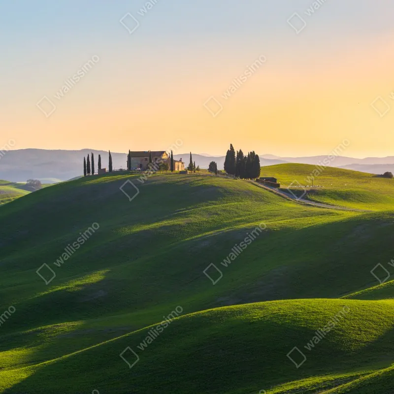 Fototapeta gospodarstwo na zielonych wzgórzach, Crete Senesi – Wallissimo® Fototapeta gospodarstwo na zielonych wzgórzach, Crete Senesi – Wallissimo®