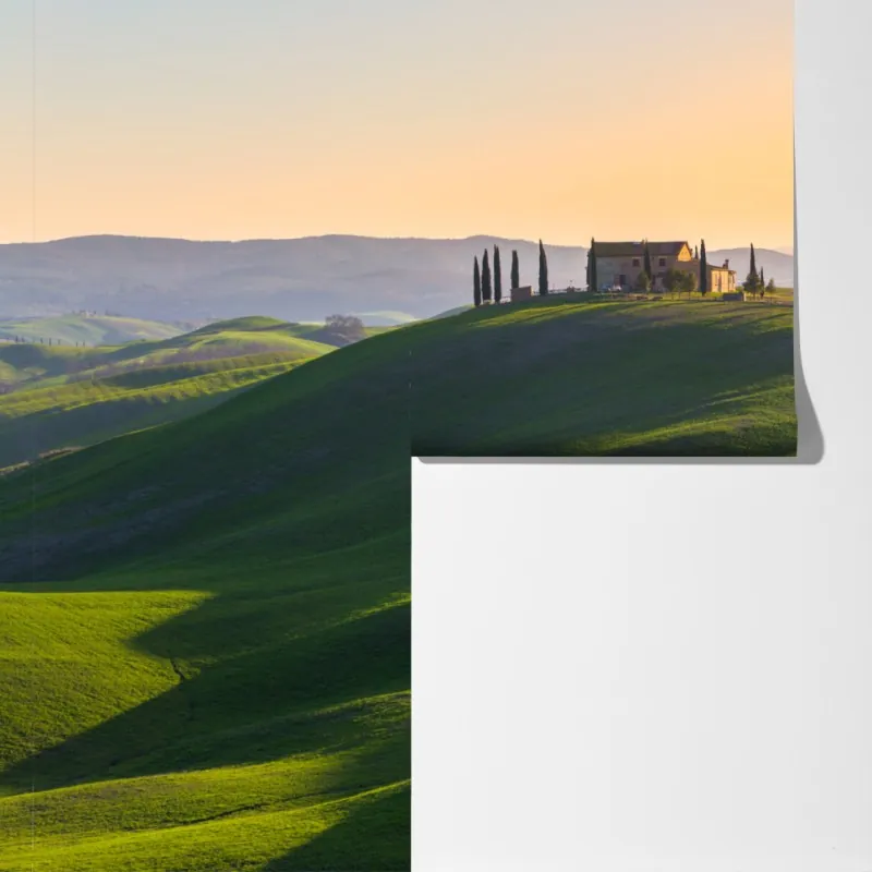Fototapeta gospodarstwo na zielonych wzgórzach, Crete Senesi – Wallissimo® Fototapeta gospodarstwo na zielonych wzgórzach, Crete Senesi – Wallissimo®