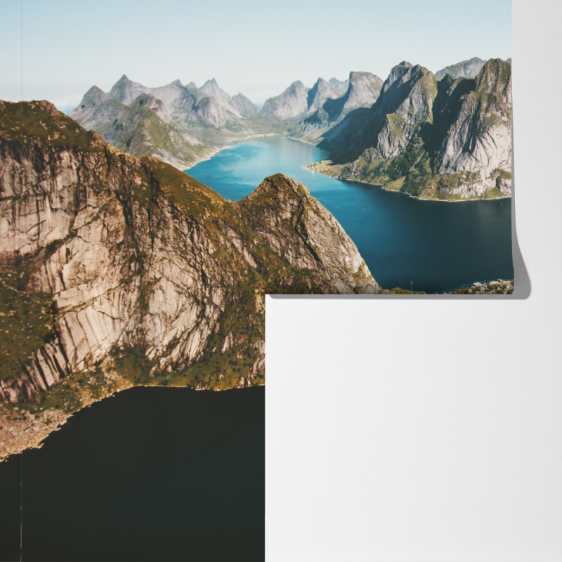 Fototapeta majestatyczna panorama górskiego fiordu – Wallissimo® Fototapeta majestatyczna panorama górskiego fiordu – Wallissimo®