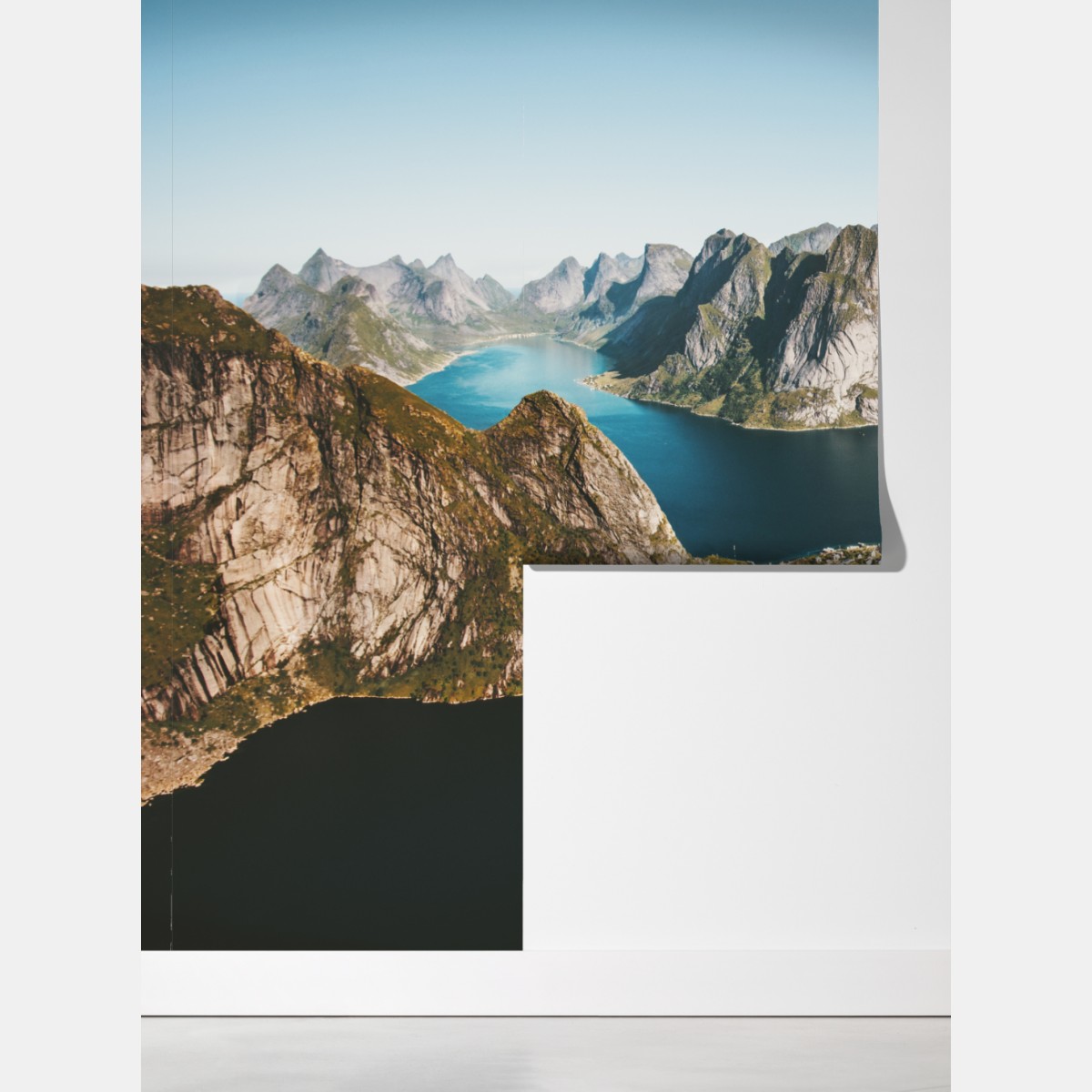 Fototapeta majestatyczna panorama górskiego fiordu – Wallissimo® Fototapeta majestatyczna panorama górskiego fiordu – Wallissimo®