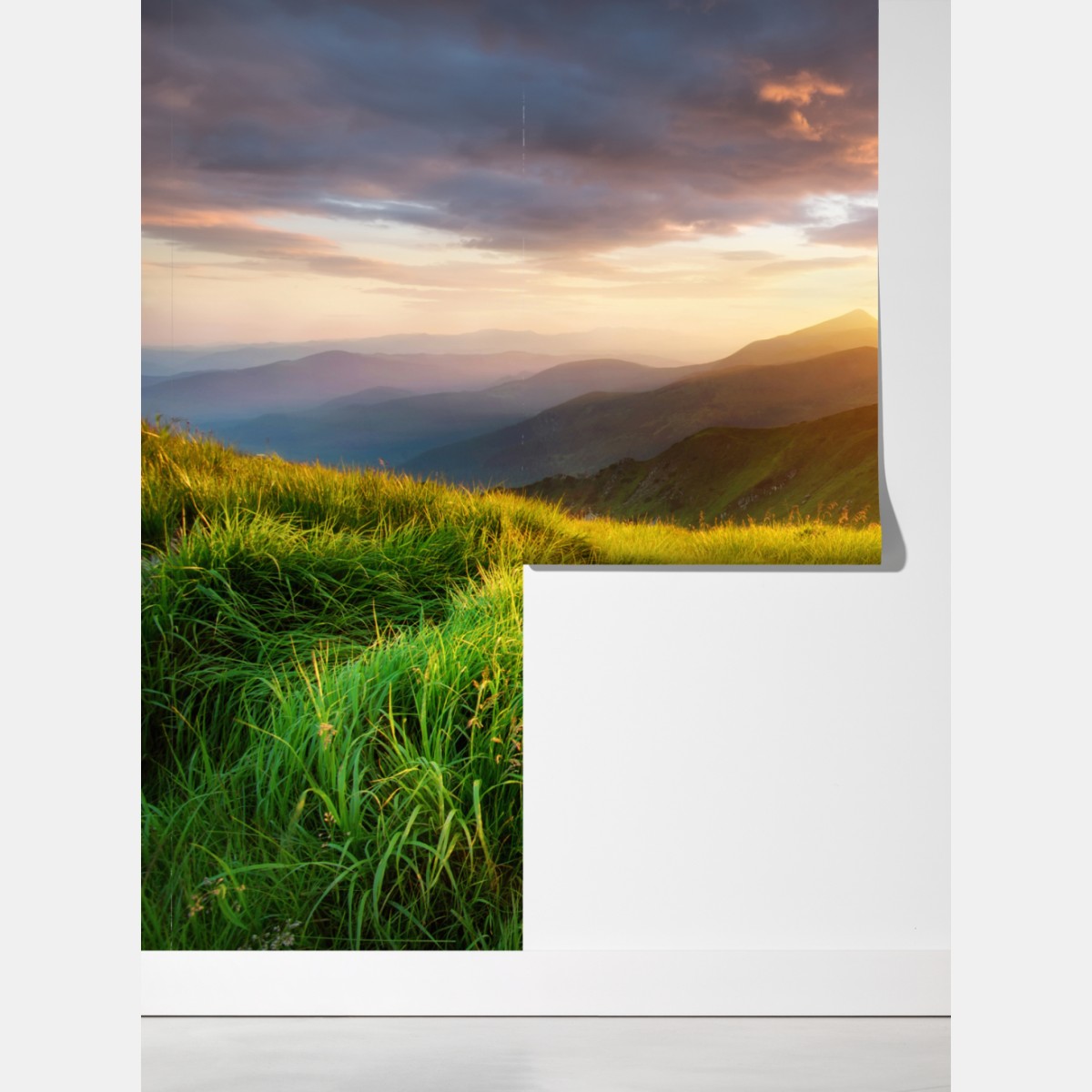 Fototapeta słoneczna górska łąka o wschodzie słońca – Wallissimo® Fototapeta słoneczna górska łąka o wschodzie słońca – Wallissimo®