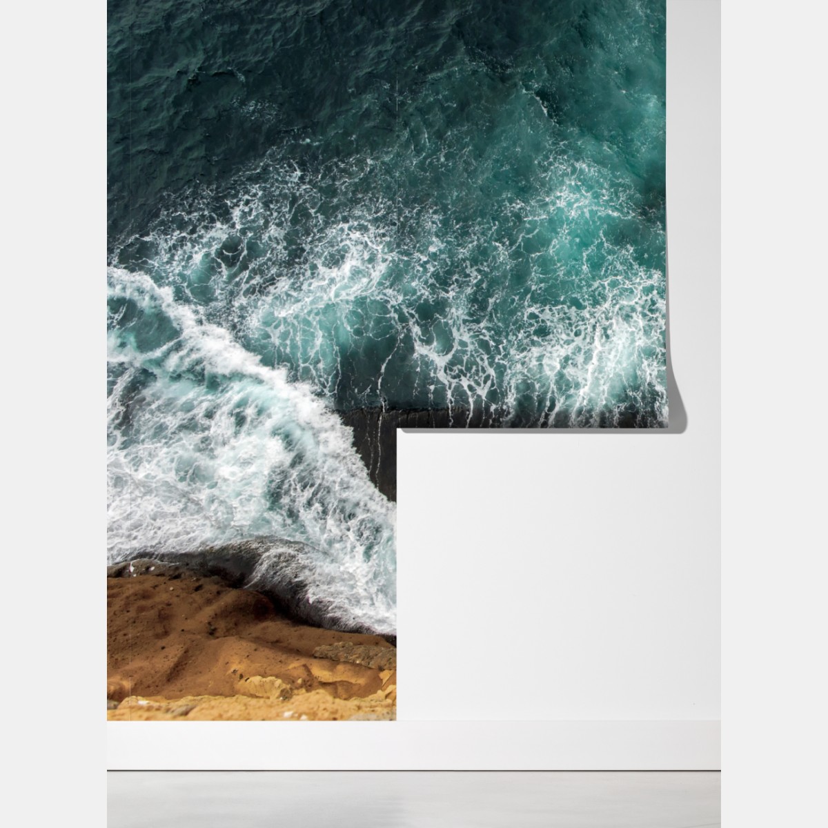 Fototapeta turkusowe wybrzeże z lotu ptaka z rozbijającymi się falami – Wallissimo® Fototapeta turkusowe wybrzeże z lotu ptaka z rozbijającymi się falami – Wallissimo®