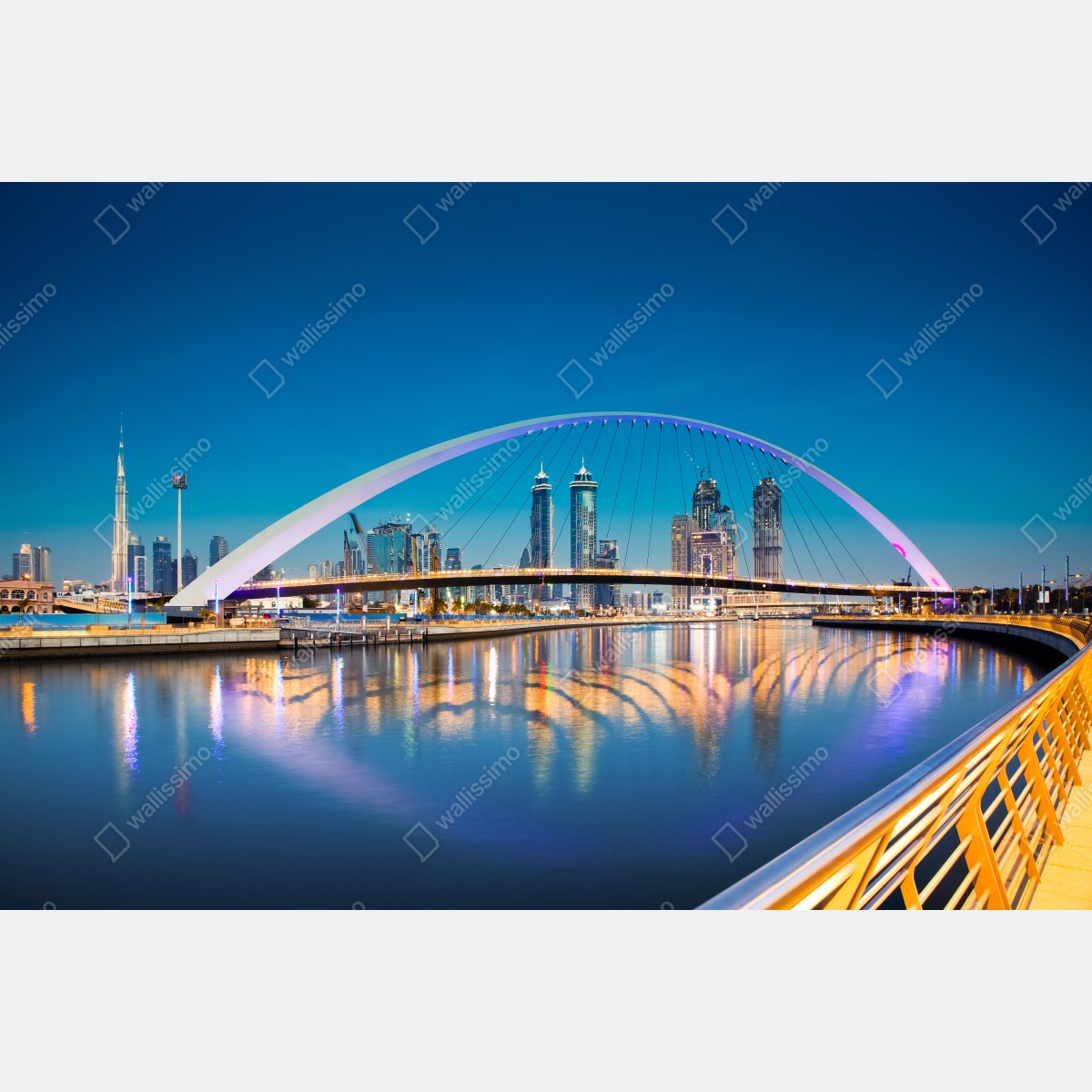 Fototapeta Dubaj panorama miasta z oświetlonym mostem – Wallissimo® Fototapeta Dubaj panorama miasta z oświetlonym mostem – Wallissimo®