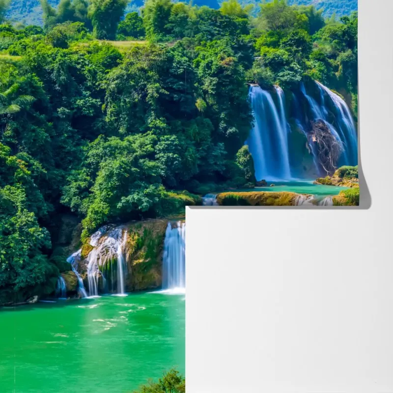 Fototapeta szmaragdowe kaskady wodospadów – Wallissimo® Fototapeta szmaragdowe kaskady wodospadów – Wallissimo®