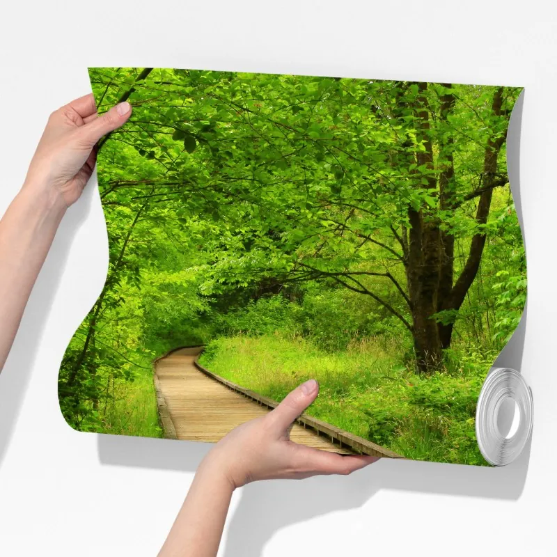 Fototapeta spokojny drewniany pomost w lesie – Wallissimo® Fototapeta spokojny drewniany pomost w lesie – Wallissimo®