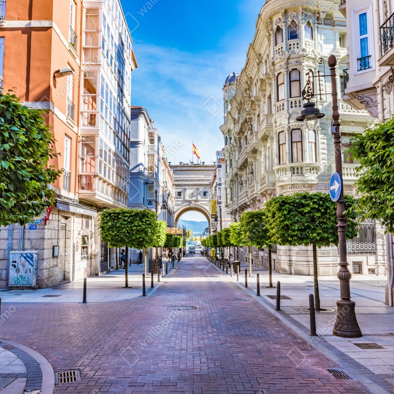Fototapeta Santander ulica miejska z zabytkowym łukiem – Wallissimo® Fototapeta Santander ulica miejska z zabytkowym łukiem – Wallissimo®
