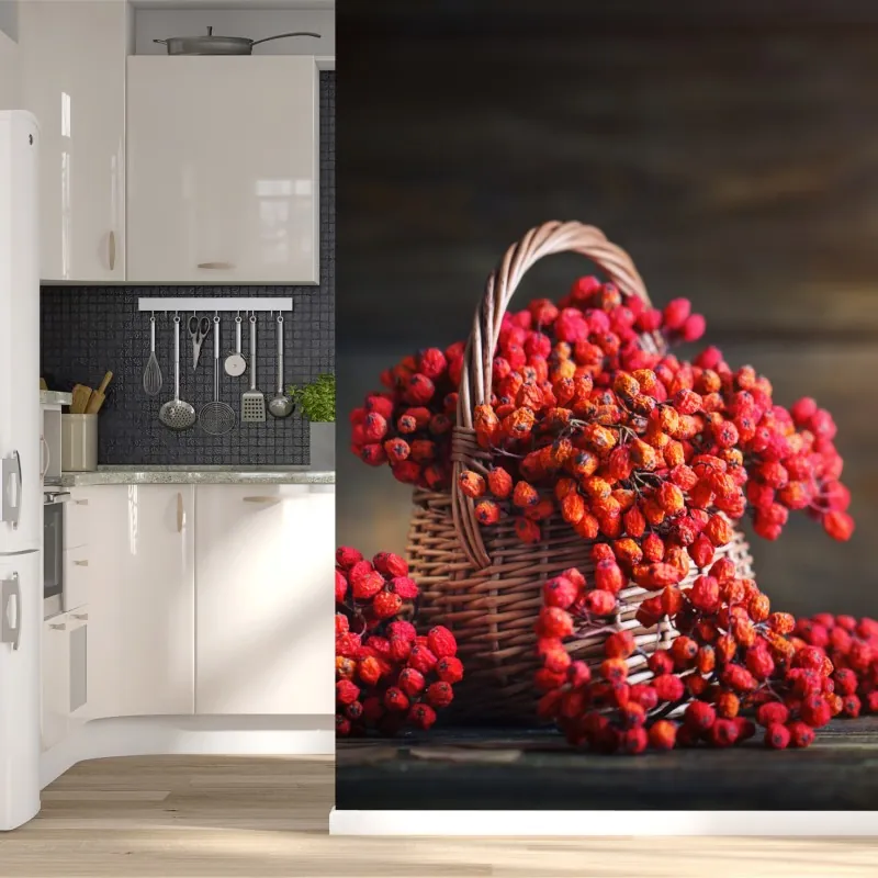 Fototapeta jesienna jarzębina w wiklinowym koszu