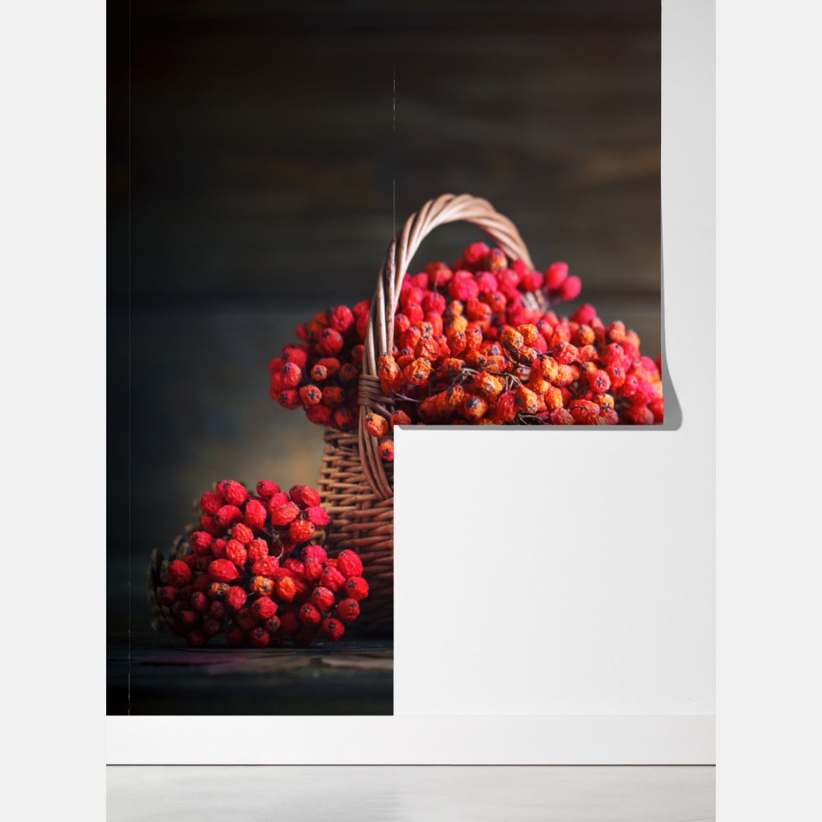 Fototapeta jesienna jarzębina w wiklinowym koszu – Wallissimo® Fototapeta jesienna jarzębina w wiklinowym koszu – Wallissimo®