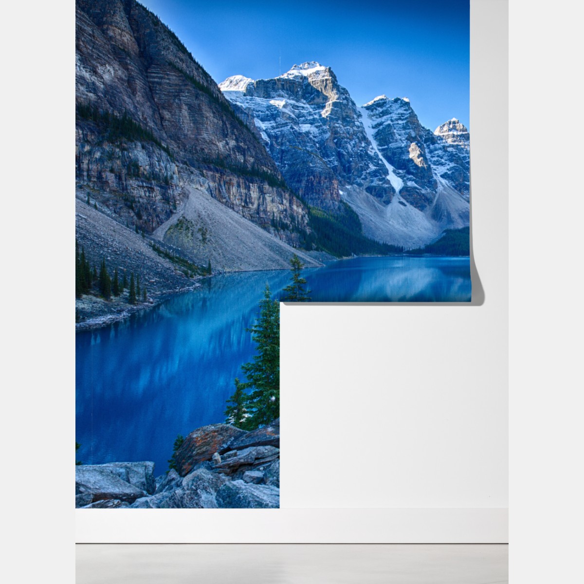 Fototapeta spokojne jezioro górskie z odbiciem – Wallissimo® Fototapeta spokojne jezioro górskie z odbiciem – Wallissimo®