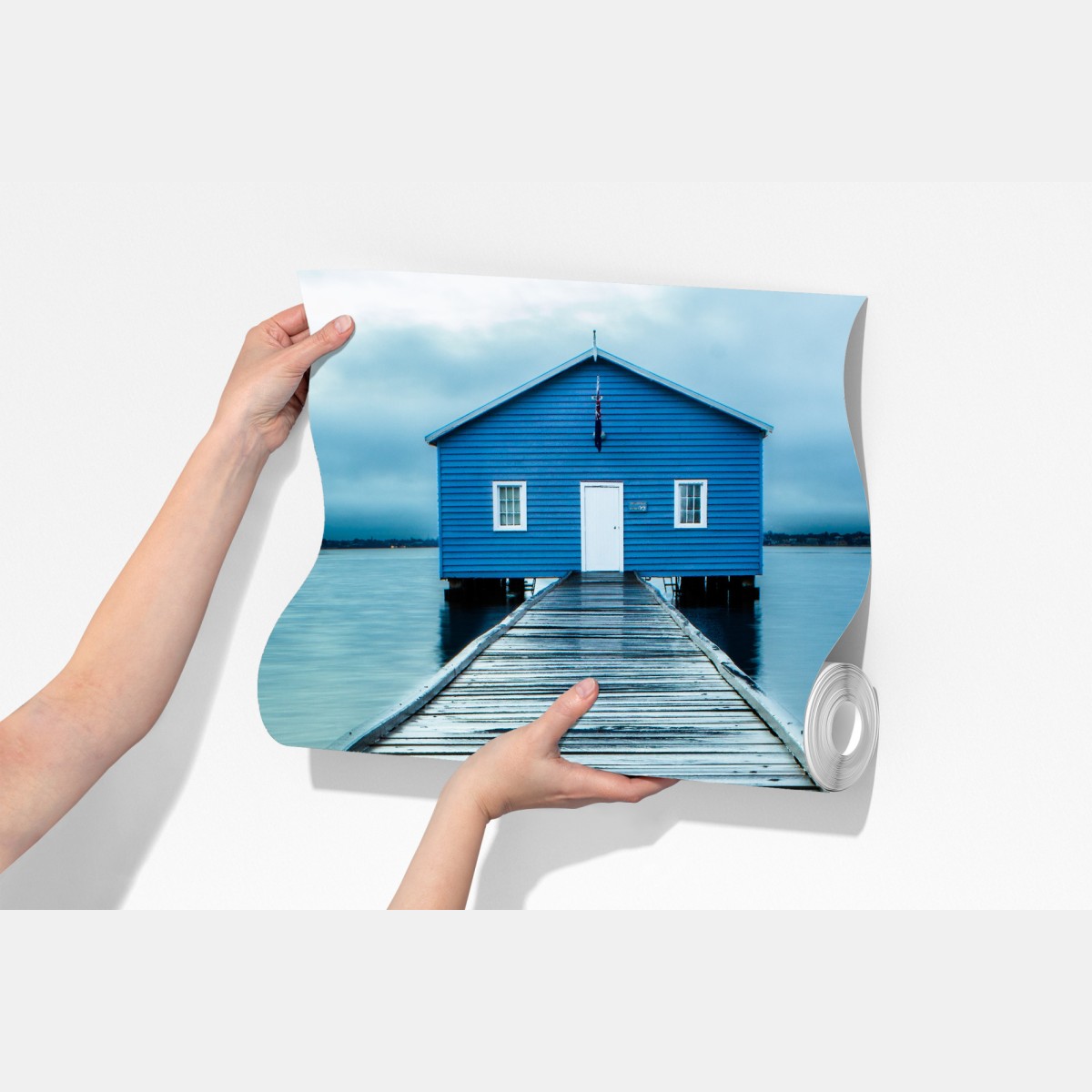 Fototapeta niebieski domek na końcu pomostu – Wallissimo® Fototapeta niebieski domek na końcu pomostu – Wallissimo®