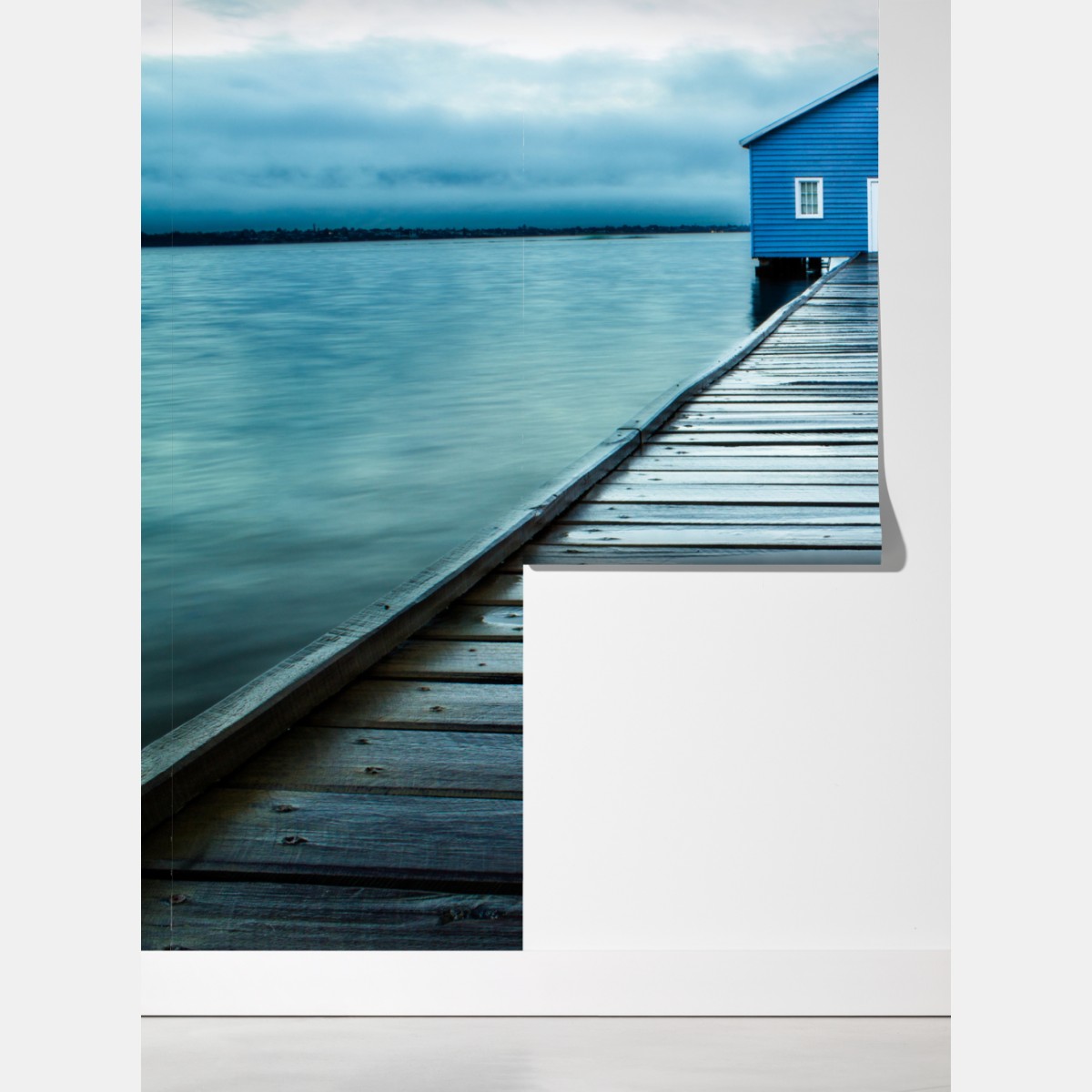 Fototapeta niebieski domek na końcu pomostu – Wallissimo® Fototapeta niebieski domek na końcu pomostu – Wallissimo®