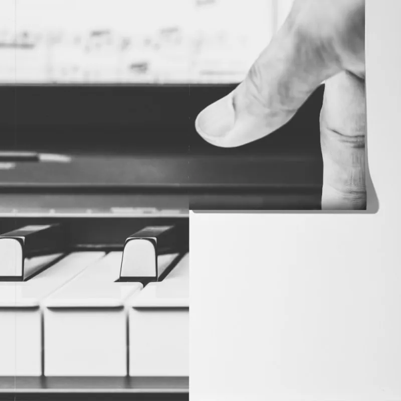 Fototapeta ręka na klawiszach fortepianu – Wallissimo® Fototapeta ręka na klawiszach fortepianu – Wallissimo®