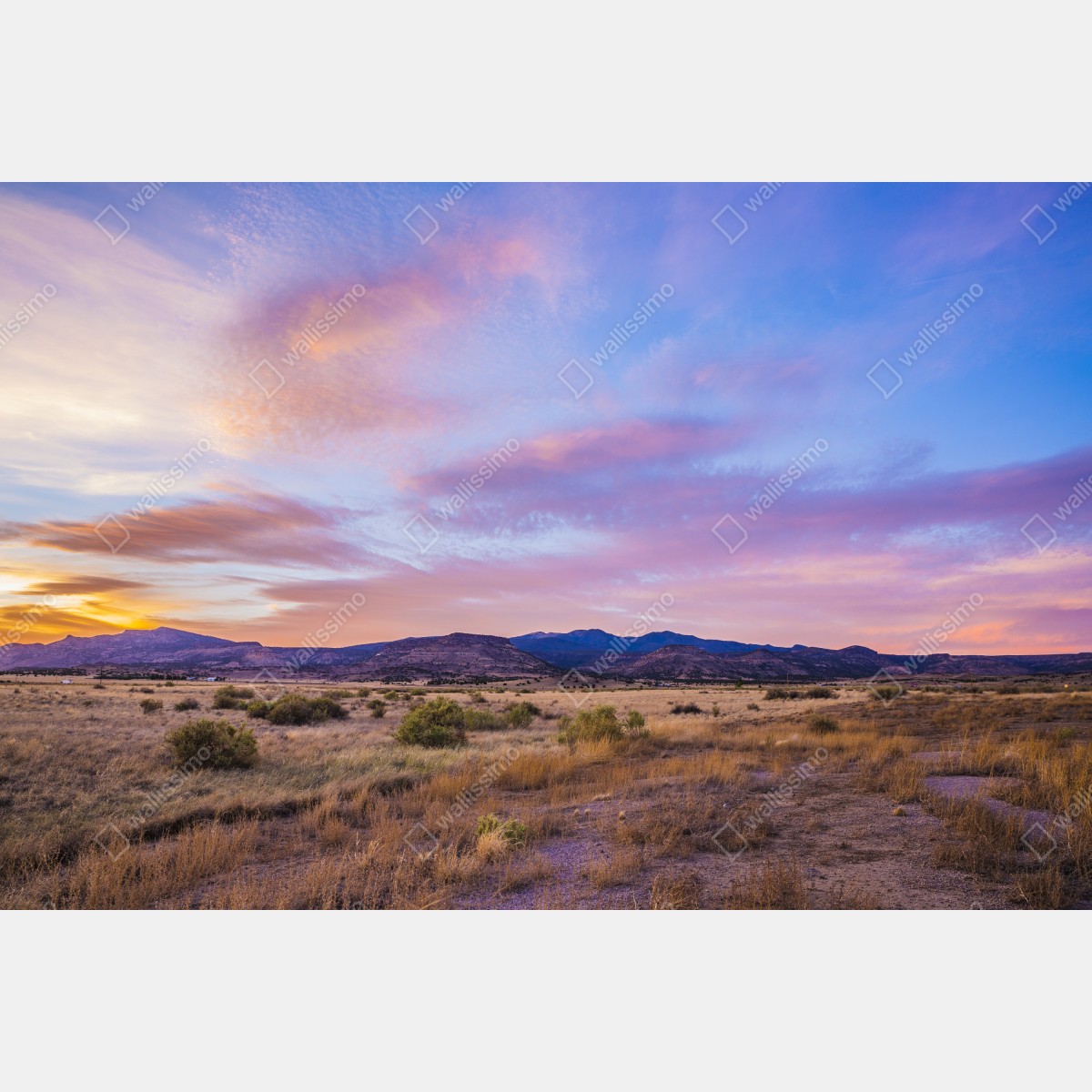 Fototapeta pastelowy zachód słońca nad pustynnymi górami – Wallissimo® Fototapeta pastelowy zachód słońca nad pustynnymi górami – Wallissimo®