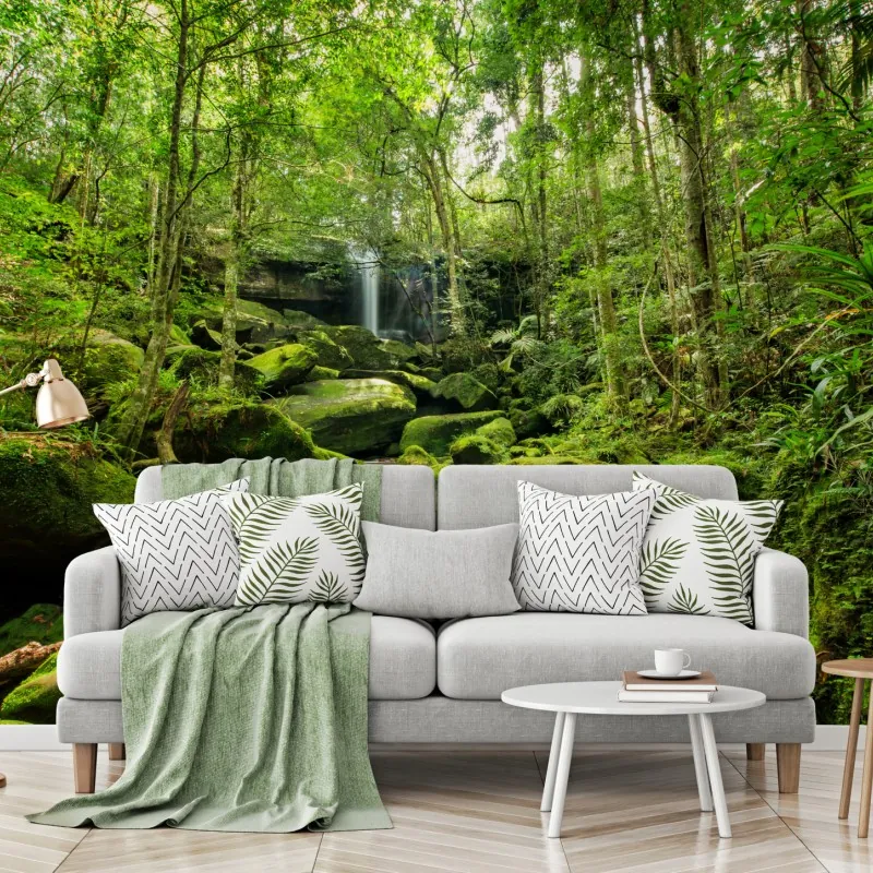 Fototapeta bujny mech i wodospad w tropikalnym lesie – Wallissimo® Fototapeta bujny mech i wodospad w tropikalnym lesie – Wallissimo®