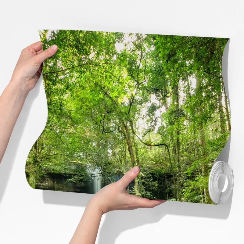 Fototapeta bujny mech i wodospad w tropikalnym lesie – Wallissimo® Fototapeta bujny mech i wodospad w tropikalnym lesie – Wallissimo®