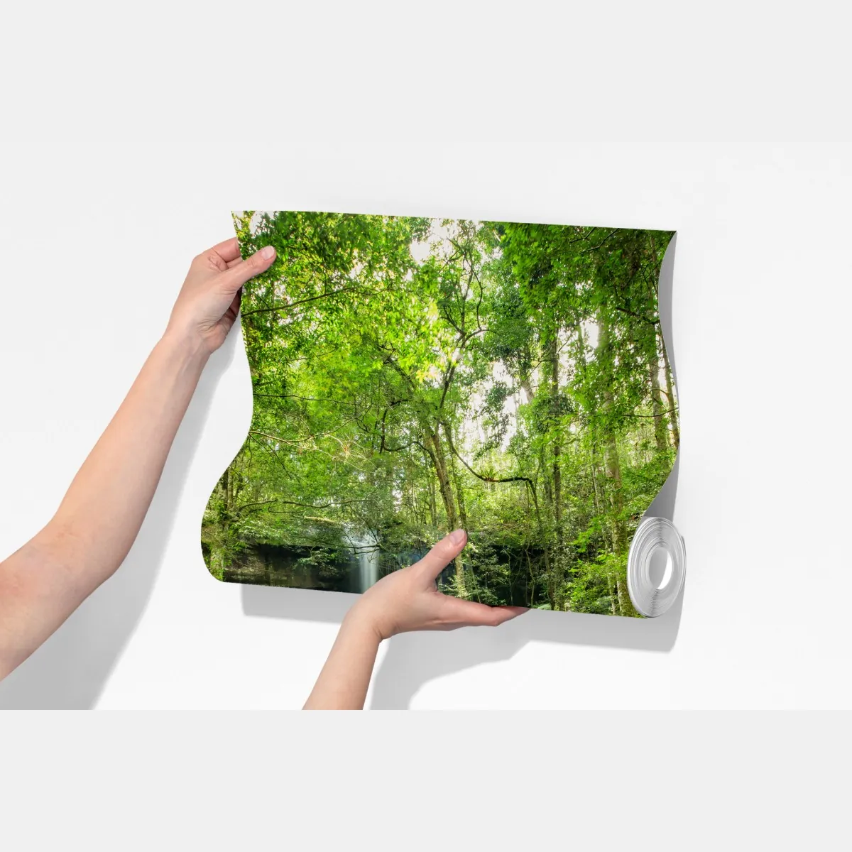 Fototapeta bujny mech i wodospad w tropikalnym lesie – Wallissimo® Fototapeta bujny mech i wodospad w tropikalnym lesie – Wallissimo®