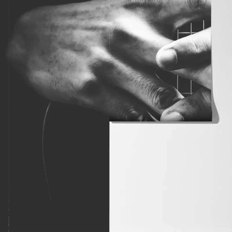 Fototapeta splątane ręce na strunach gitary – Wallissimo® Fototapeta splątane ręce na strunach gitary – Wallissimo®