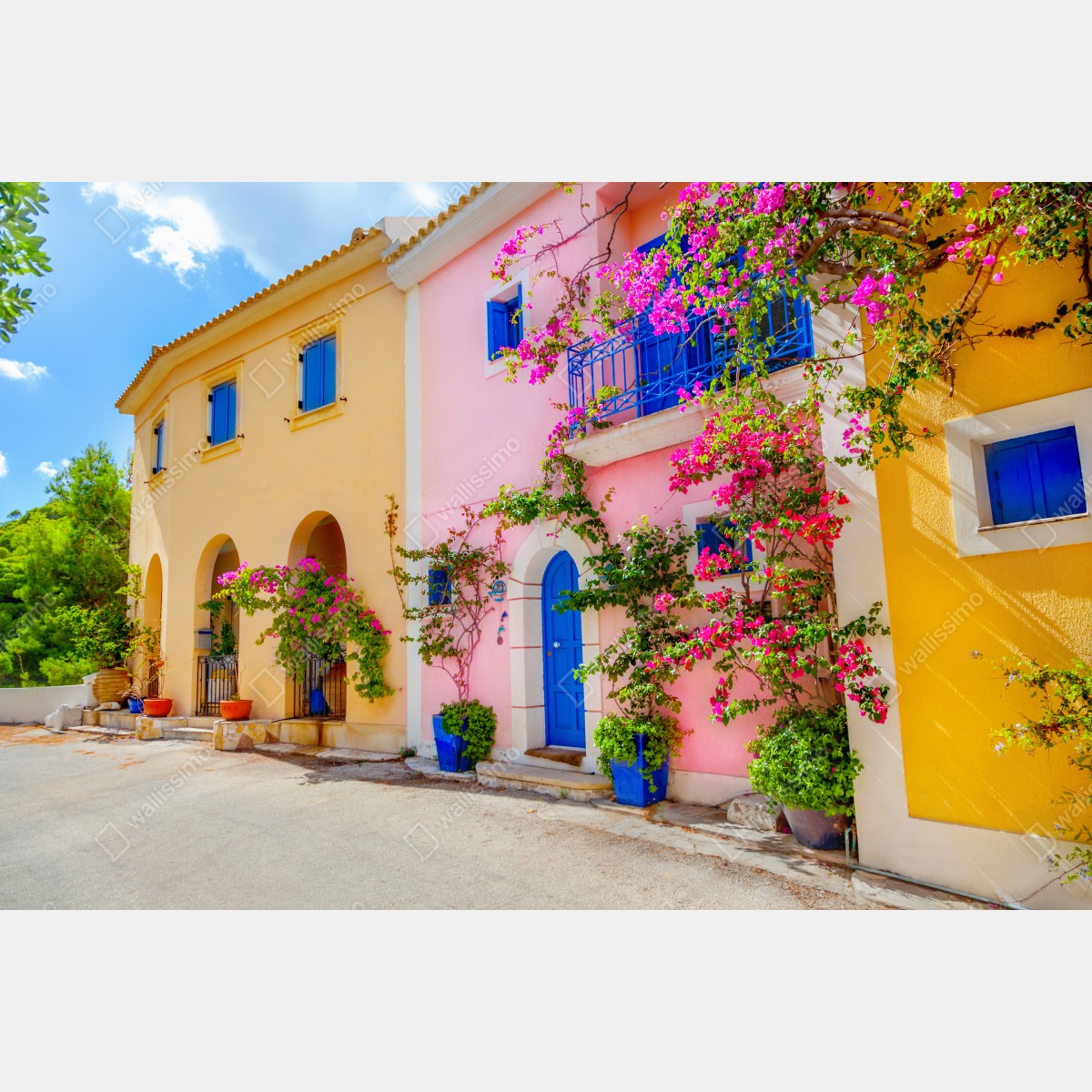 Fototapeta kolorowa ulica na Kefalonii – Wallissimo® Fototapeta kolorowa ulica na Kefalonii – Wallissimo®