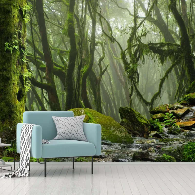 Fototapeta las ze strumieniem we mgle – Wallissimo® Fototapeta las ze strumieniem we mgle – Wallissimo®