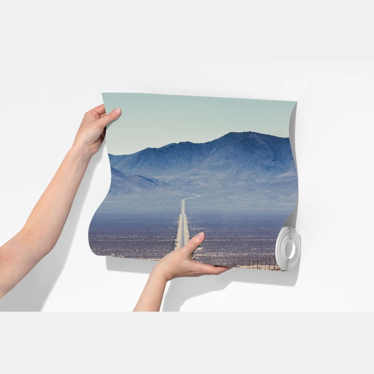 Fototapeta niekończąca się droga przez pustynię do gór – Wallissimo® Fototapeta niekończąca się droga przez pustynię do gór – Wallissimo®