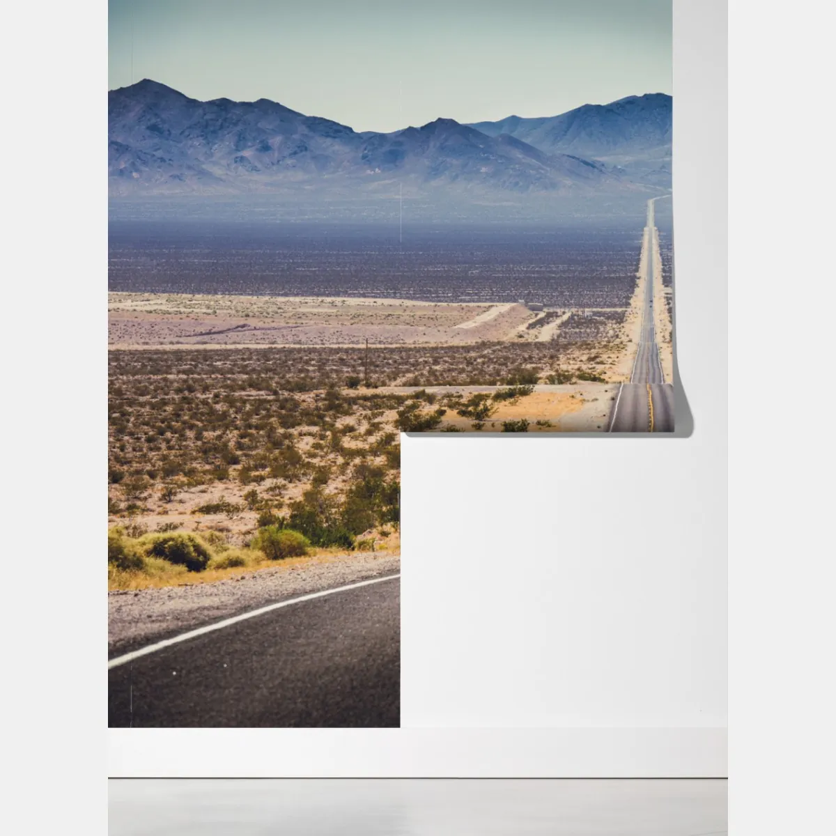 Fototapeta niekończąca się droga przez pustynię do gór – Wallissimo® Fototapeta niekończąca się droga przez pustynię do gór – Wallissimo®