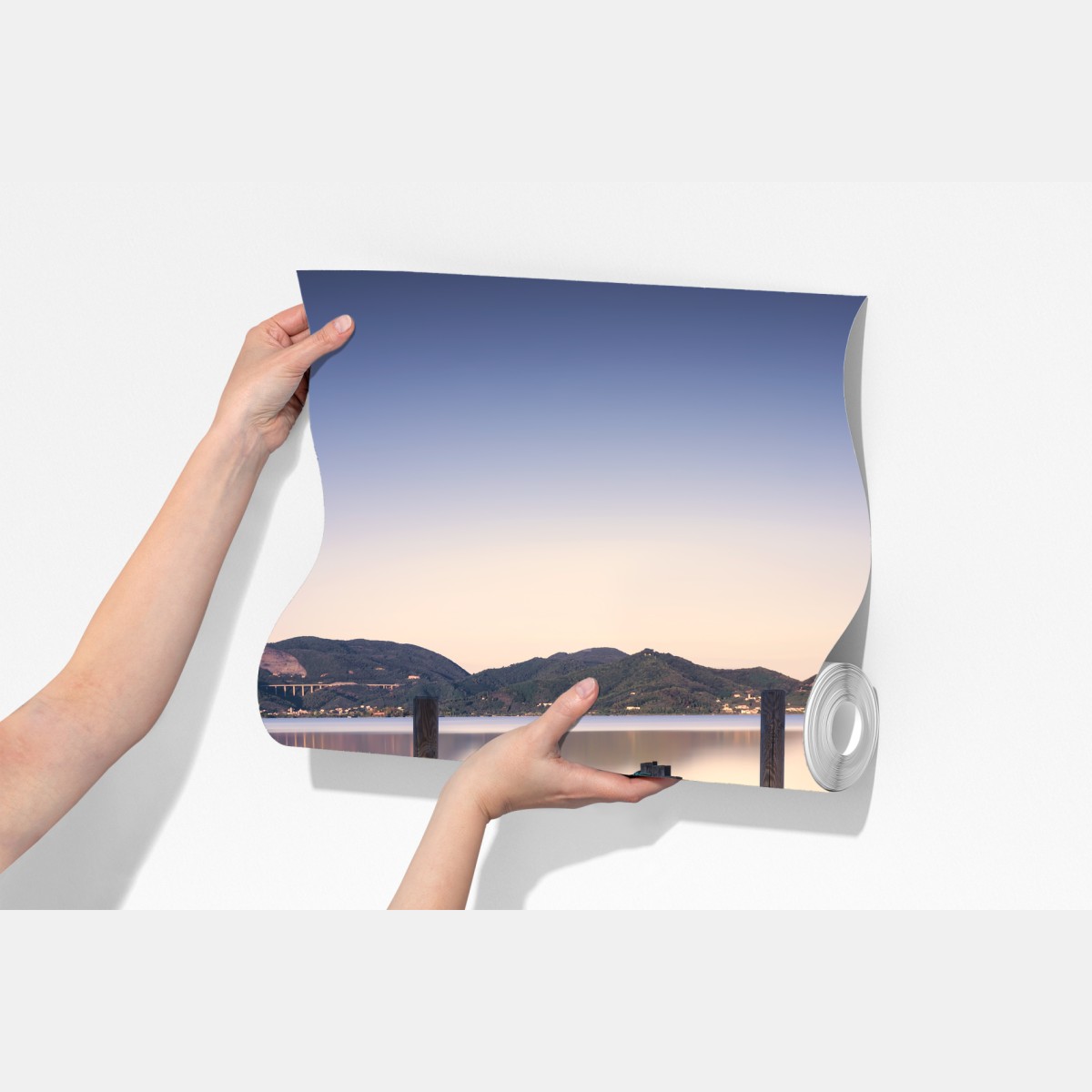 Fototapeta drewniany pomost nad jeziorem Versilia Massaciuccoli – Wallissimo® Fototapeta drewniany pomost nad jeziorem Versilia Massaciuccoli – Wallissimo®