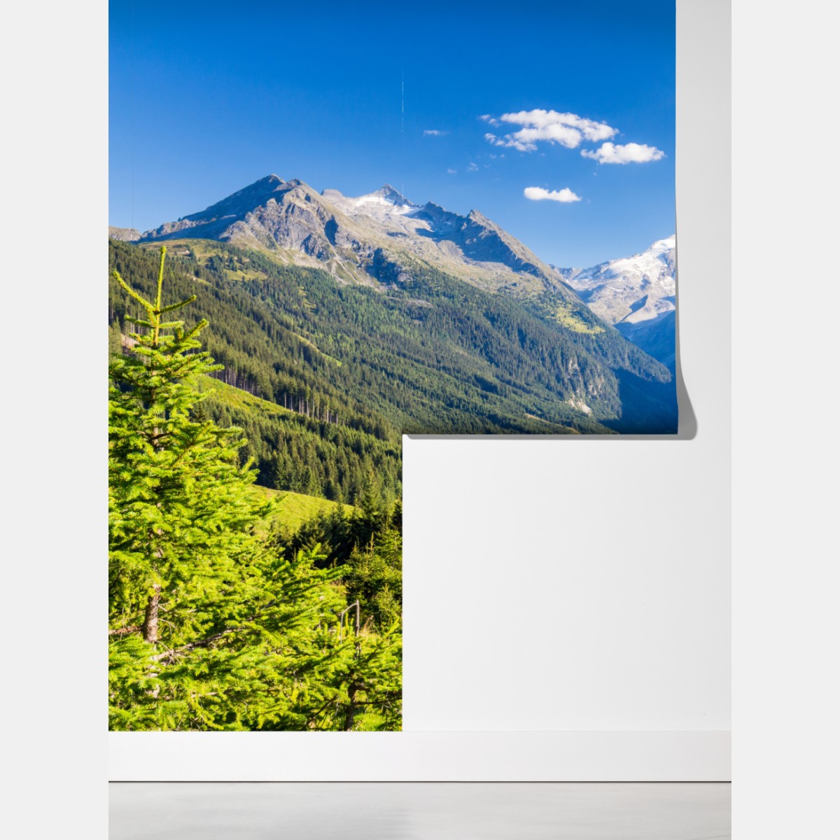 Fototapeta spokojna dolina z alpejskim jeziorem – Wallissimo® Fototapeta spokojna dolina z alpejskim jeziorem – Wallissimo®