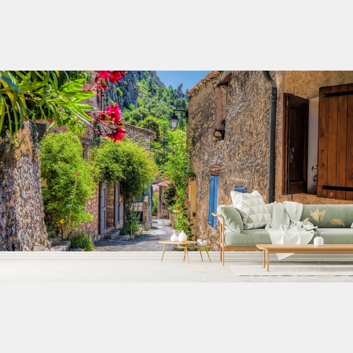 Fototapeta Moustiers Sainte Marie urokliwa uliczka w Prowansji – Wallissimo® Fototapeta Moustiers Sainte Marie urokliwa uliczka w Prowansji – Wallissimo®