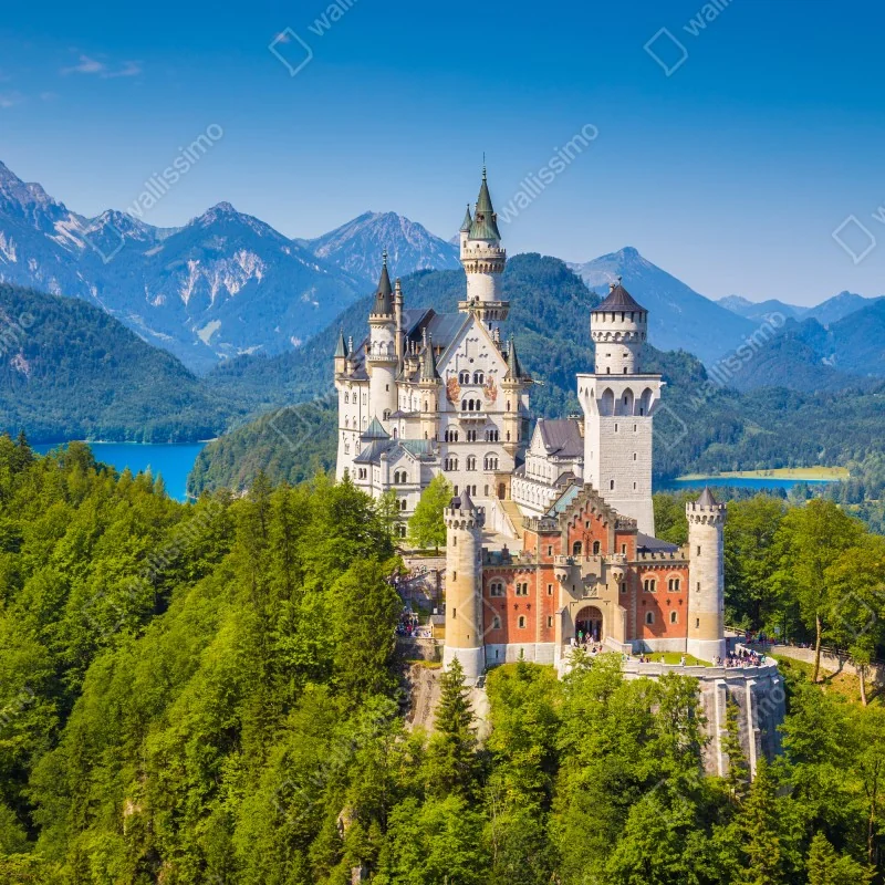 Fototapeta zamek Neuschwanstein w alpejskim krajobrazie – Wallissimo® Fototapeta zamek Neuschwanstein w alpejskim krajobrazie – Wallissimo®