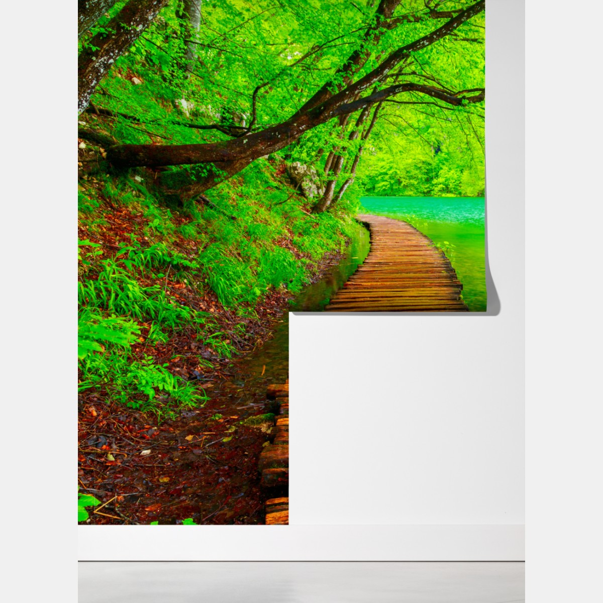 Fototapeta spokojny zielony pomost nad jeziorem – Wallissimo® Fototapeta spokojny zielony pomost nad jeziorem – Wallissimo®