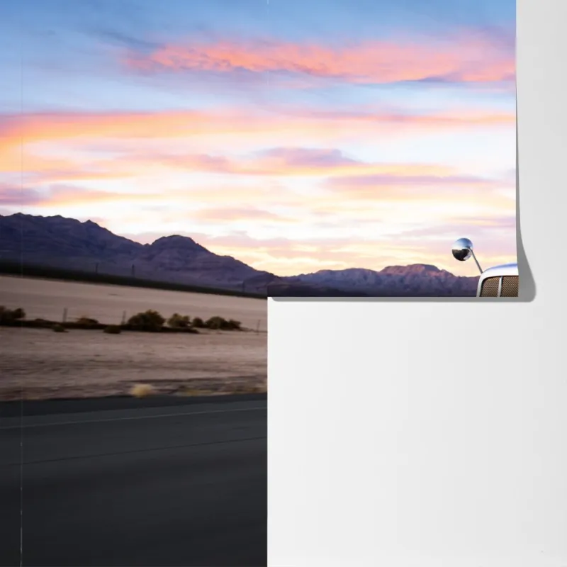 Fototapeta ciężarówka w ruchu o zachodzie słońca – Wallissimo® Fototapeta ciężarówka w ruchu o zachodzie słońca – Wallissimo®