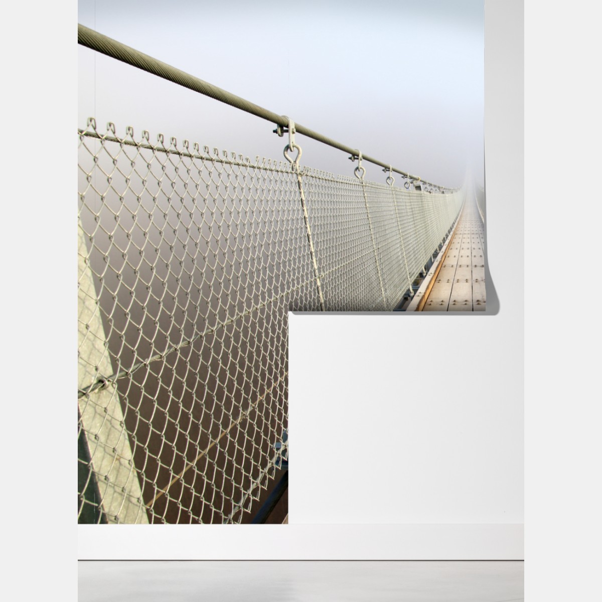 Fototapeta mglisty most wiszący prowadzący w mgłę – Wallissimo® Fototapeta mglisty most wiszący prowadzący w mgłę – Wallissimo®