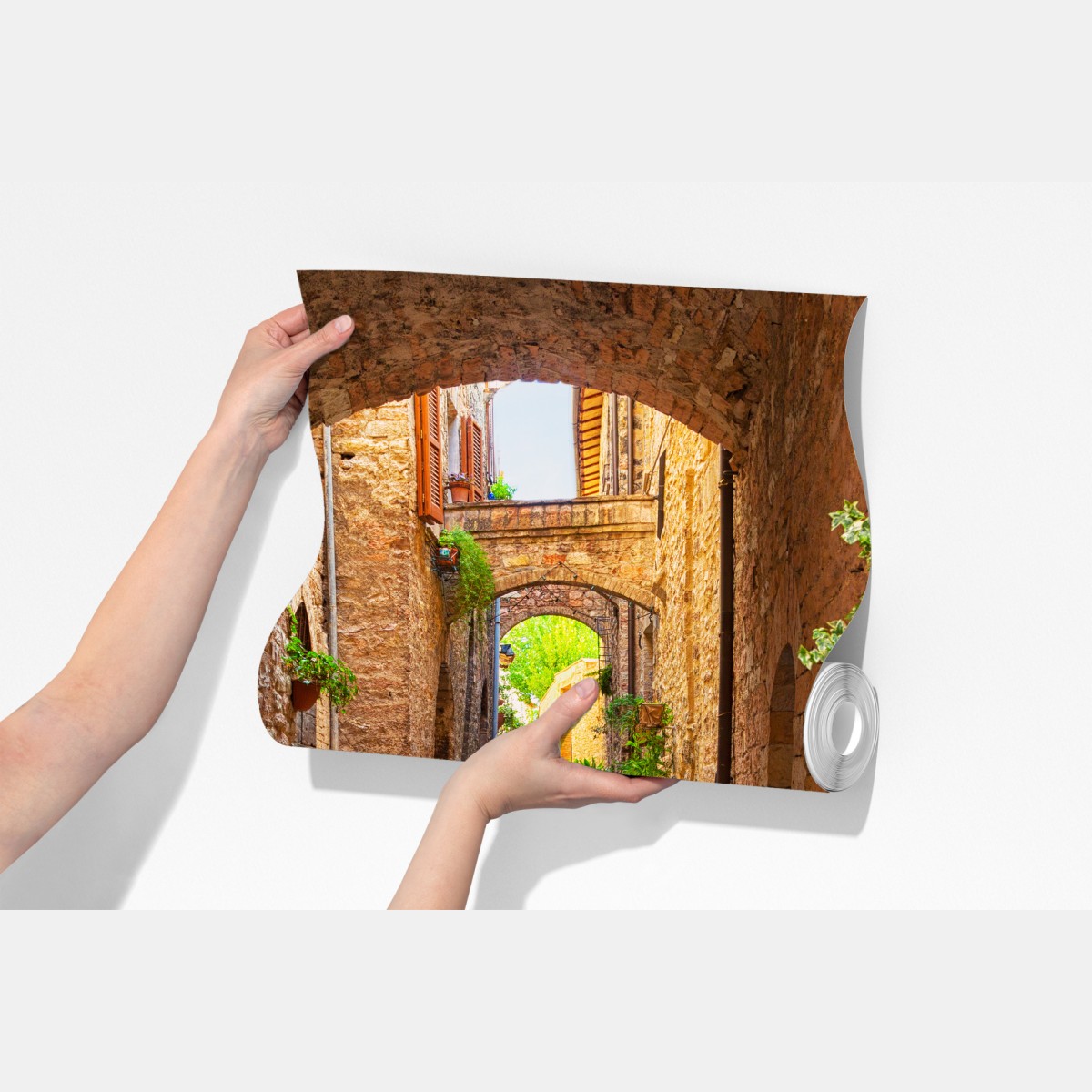 Fototapeta słoneczna uliczka z doniczkami w Spello – Wallissimo® Fototapeta słoneczna uliczka z doniczkami w Spello – Wallissimo®