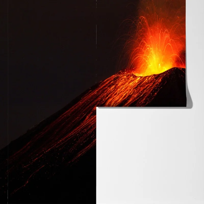 Fototapeta płonący wulkan nocą – Wallissimo® Fototapeta płonący wulkan nocą – Wallissimo®