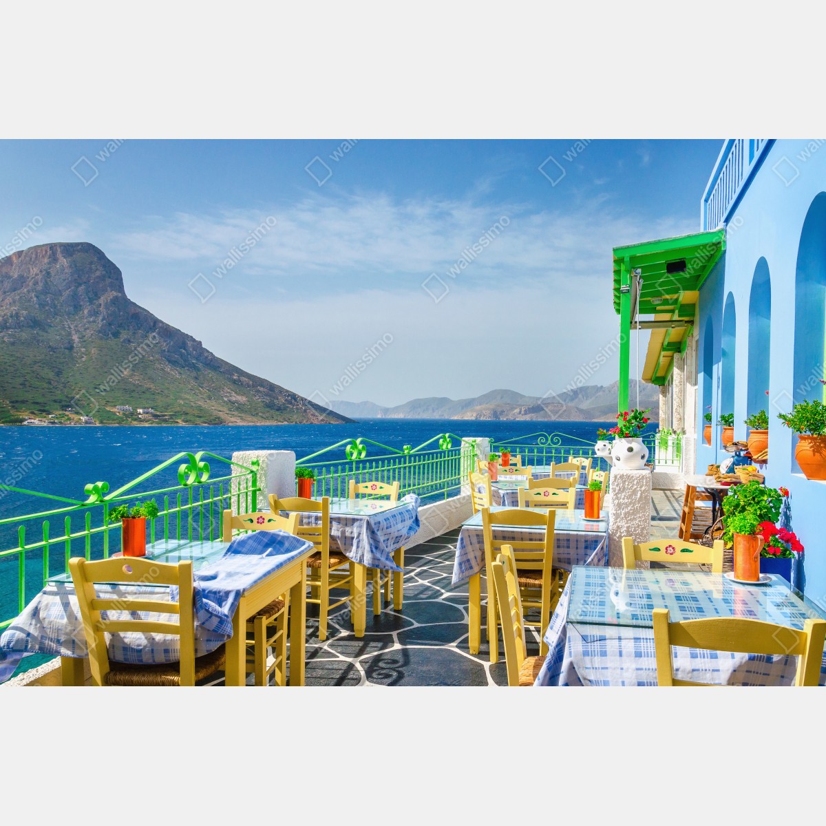 Fototapeta słoneczny taras nadmorski z widokiem na morze – Wallissimo® Fototapeta słoneczny taras nadmorski z widokiem na morze – Wallissimo®